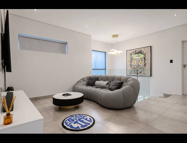 4 BEDROOM CLUSTER TO LET IN BRYANSTON EAST